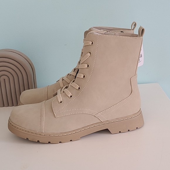 🎉HP!🎉 NWT! Arizona Lug Soles Tan Size 7.5 - Picture 2 of 8